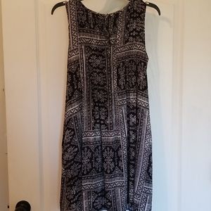 Cute Black & White Sleeveless Dress